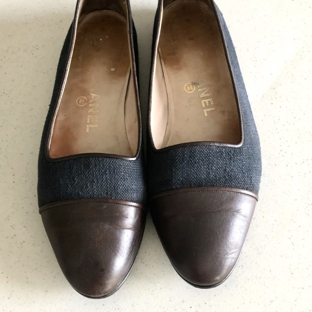 CHANEL Navy and Brown Cap-Toe Ballet Flats